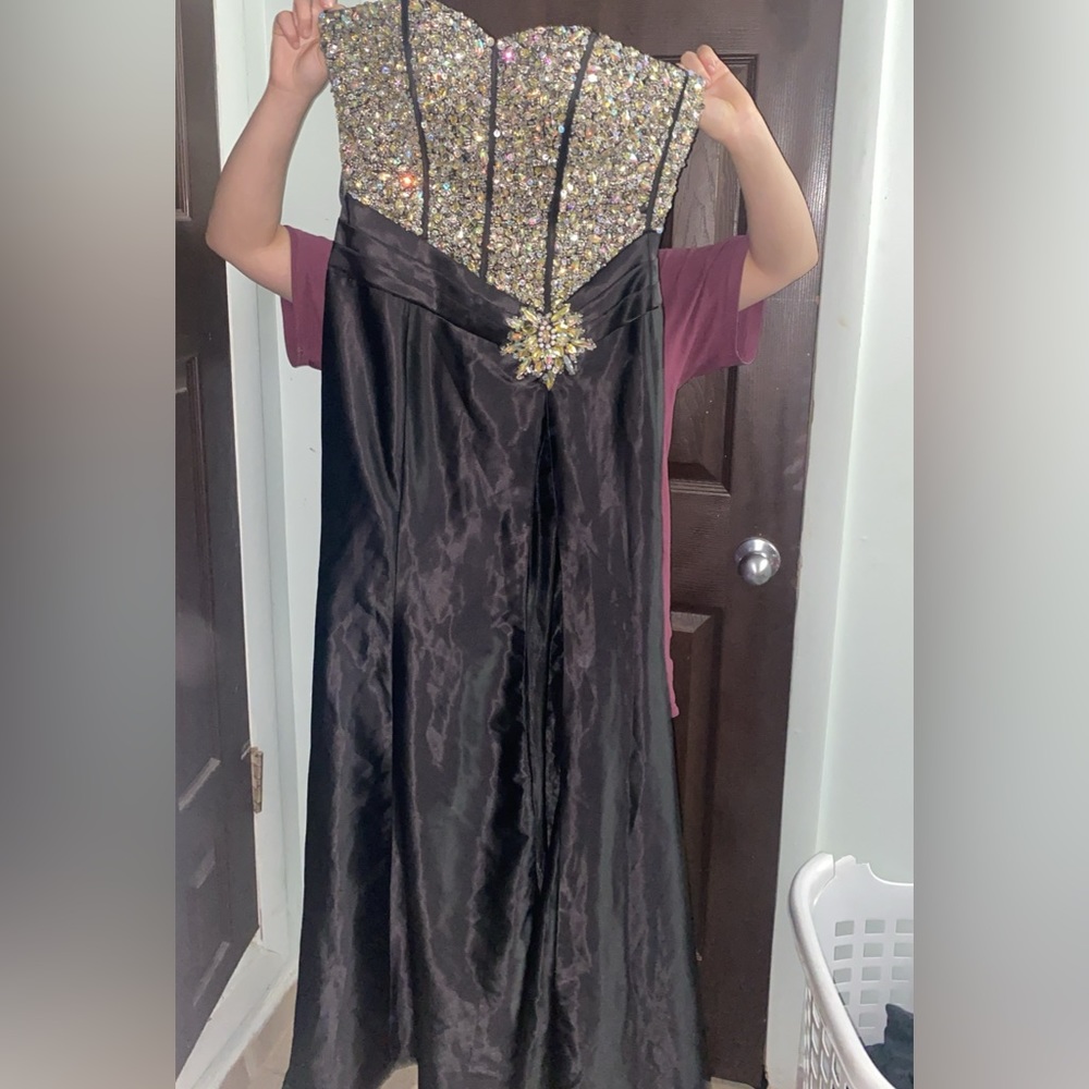 Gorgeous 3D gems with real silk.